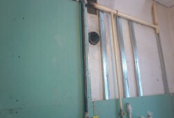 Как установить влагостойкий гипсокартон в ванной под плитку